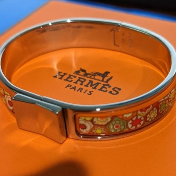HERMES ENAMEL orange floral loquet hinged BRACELET - orange w/ PALLADIUM BORDER - Picture 1 of 6